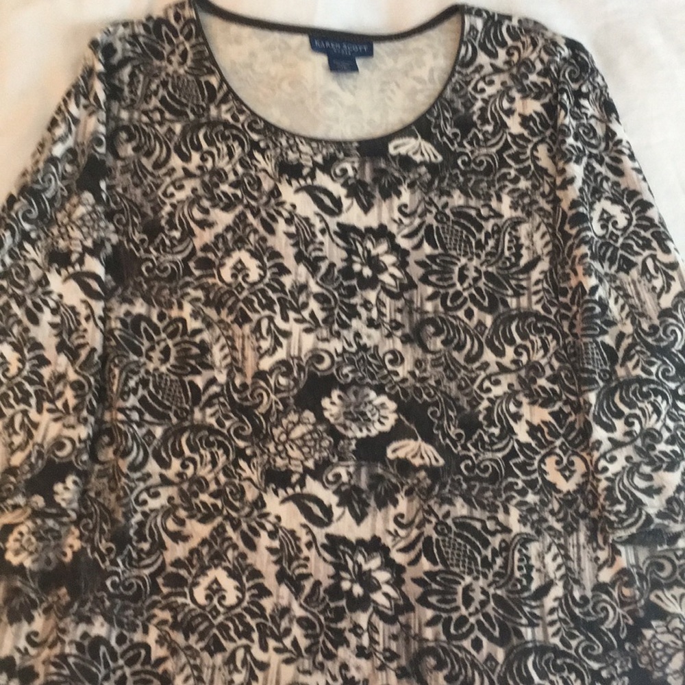 Black & cream wallpaper pattern tunic top